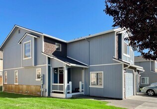 1371 Huckleberry Cir, Unit 1371 in Issaquah, WA - Foto de edificio - Building Photo