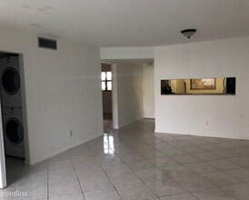 3399 Foxcroft Rd in Miramar, FL - Building Photo - Building Photo