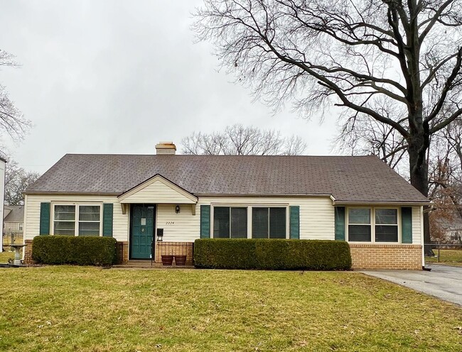 2224 W 79th St in Prairie Village, KS - Foto de edificio - Building Photo