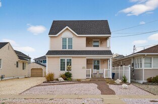 19 Haddonfield Ave in Lavallette, NJ - Building Photo