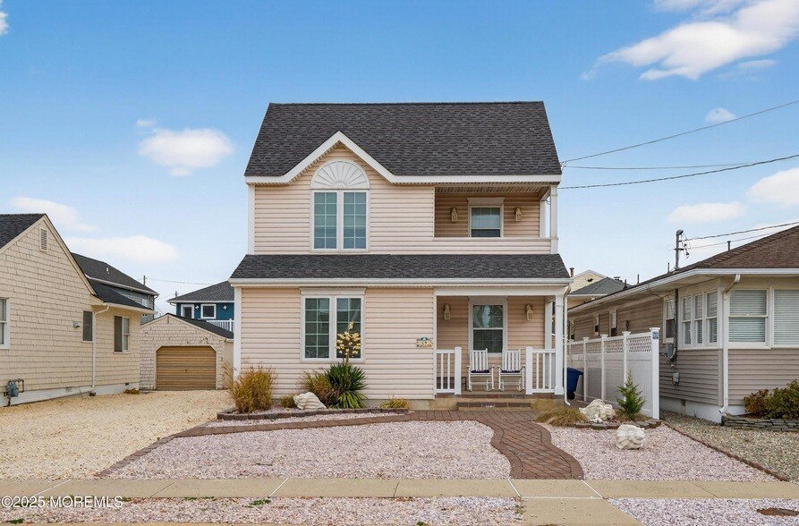 19 Haddonfield Ave in Lavallette, NJ - Building Photo