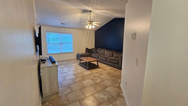 203 Turkey Trot Rd in Williamston, SC - Foto de edificio - Building Photo