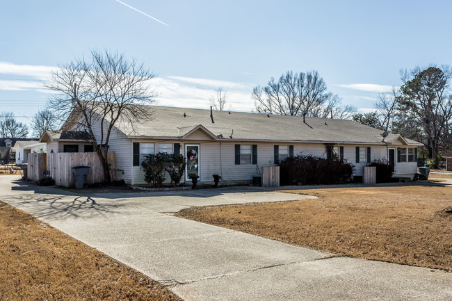 507 SW 2nd St in Bryant, AR - Foto de edificio - Building Photo