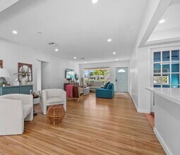 6331 SW 18th St in Miami, FL - Building Photo - Building Photo