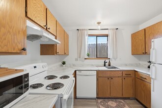 1008 S Harrison St in Moscow, ID - Foto de edificio - Building Photo