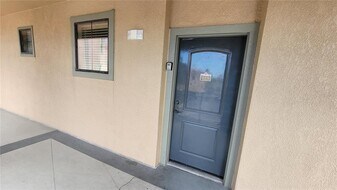 914 Charo Pkwy in Davenport, FL - Building Photo