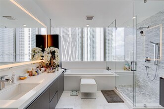 851 NE 1st Ave, Unit 2901 in Miami, FL - Building Photo - Building Photo