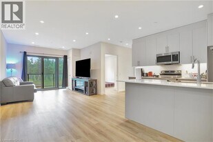 525 New Dundee Rd in Kitchener, ON - Building Photo