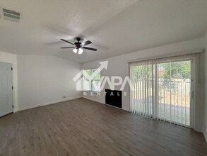 4135 Sunrise Glade Dr in San Antonio, TX - Foto de edificio - Building Photo