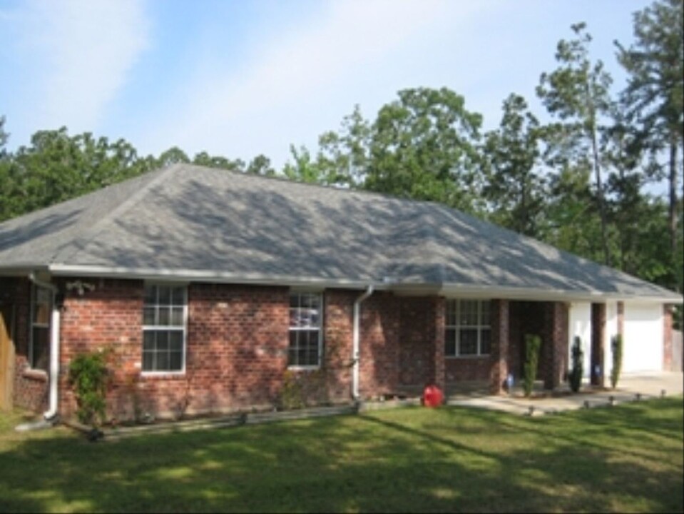 1453 Lake Vernon Rd in Leesville, LA - Building Photo