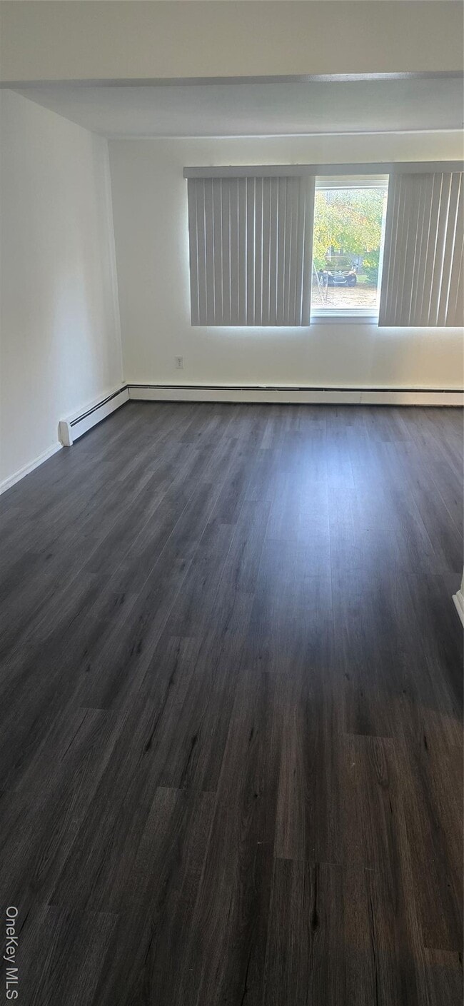 3 North Dr in Amityville, NY - Building Photo - Building Photo