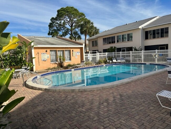 511 99th Ave N in St. Petersburg, FL - Building Photo - Building Photo