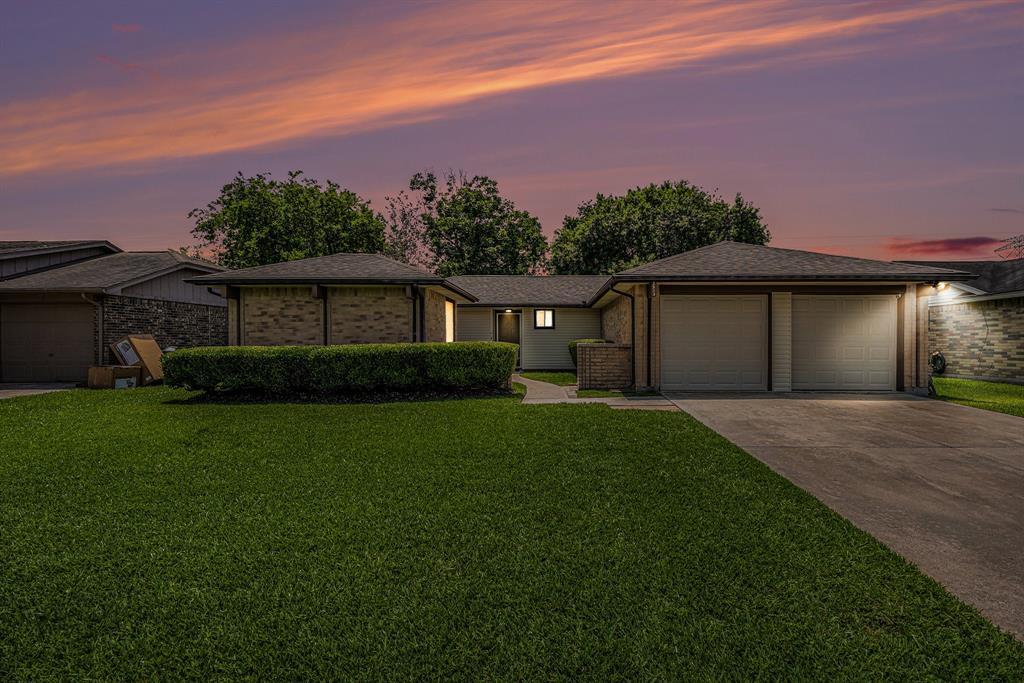 2513 Harpers Ferry Crossing in League City, TX - Building Photo