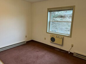 916 Greenbrier Rd-Unit -Unit 11 in Dekalb, IL - Building Photo - Building Photo