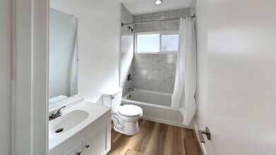 3630 Midvale Ave in Los Angeles, CA - Foto de edificio - Building Photo