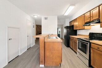 162 Bowie Ln in Kissimmee, FL - Foto de edificio - Building Photo