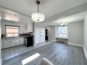 3 Bed 1 Bath - House in Toronto, ON - Building Photo - Building Photo