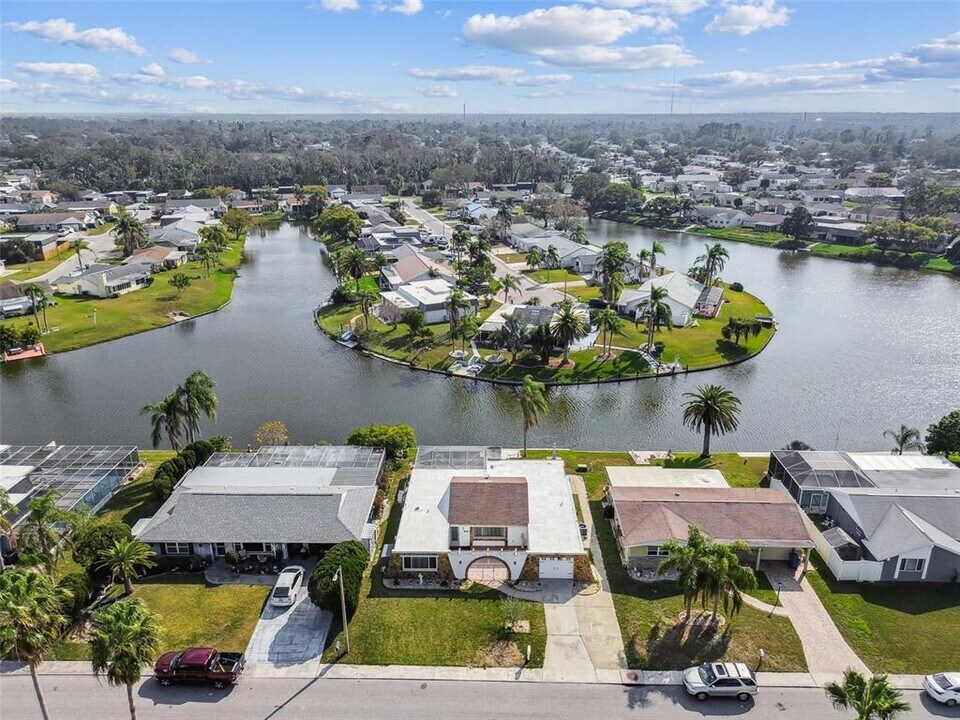 3248 Rock Valley Dr in Holiday, FL - Building Photo