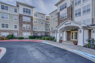 Willow Manor at Cloppers Mill (Seniors 62+) in Germantown, MD - Foto de edificio - Building Photo