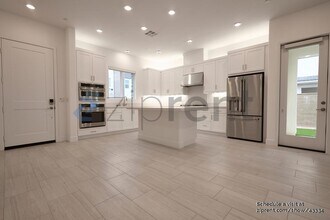 612 Grizzly in Irvine, CA - Building Photo - Building Photo