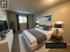 102 Bonaventure Dr in London, ON - Building Photo - Building Photo