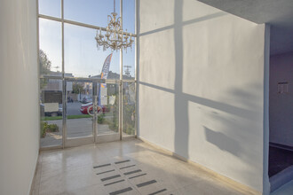 1420 S. Bedford Street in Los Angeles, CA - Building Photo - Lobby