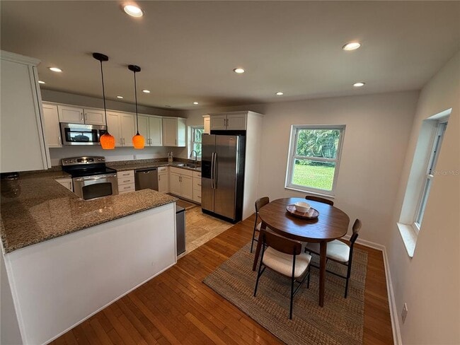 2315 Sunrise Dr SE in St. Petersburg, FL - Building Photo - Building Photo