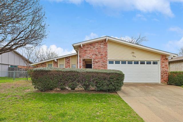 804 Forest Glen Dr in Bedford, TX - Building Photo