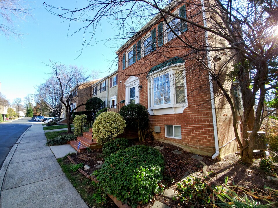 2132 Bucknell Ter, Unit Lower Level Suite in Silver Spring, MD - Building Photo