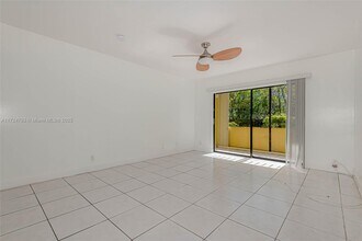 3101 Oakland Shores Dr in Oakland Park, FL - Building Photo - Building Photo