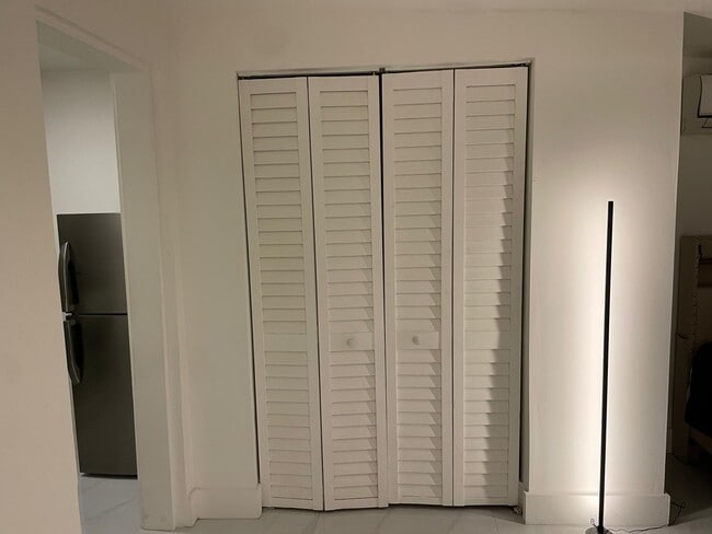 1033 NW 7th Ter, Unit 1 in Fort Lauderdale, FL - Foto de edificio - Building Photo