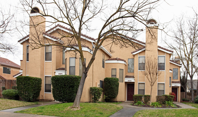 3670-3674 Tuscany Pl in Turlock, CA - Foto de edificio - Building Photo