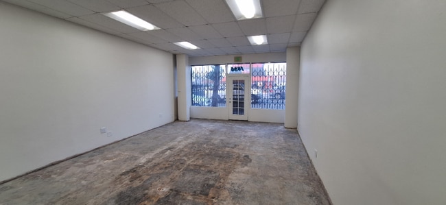 1436 W Martin Luther King Jr Blvd in Los Angeles, CA - Foto de edificio - Building Photo