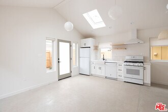 4949 Sycamore Terrace in Los Angeles, CA - Building Photo - Building Photo