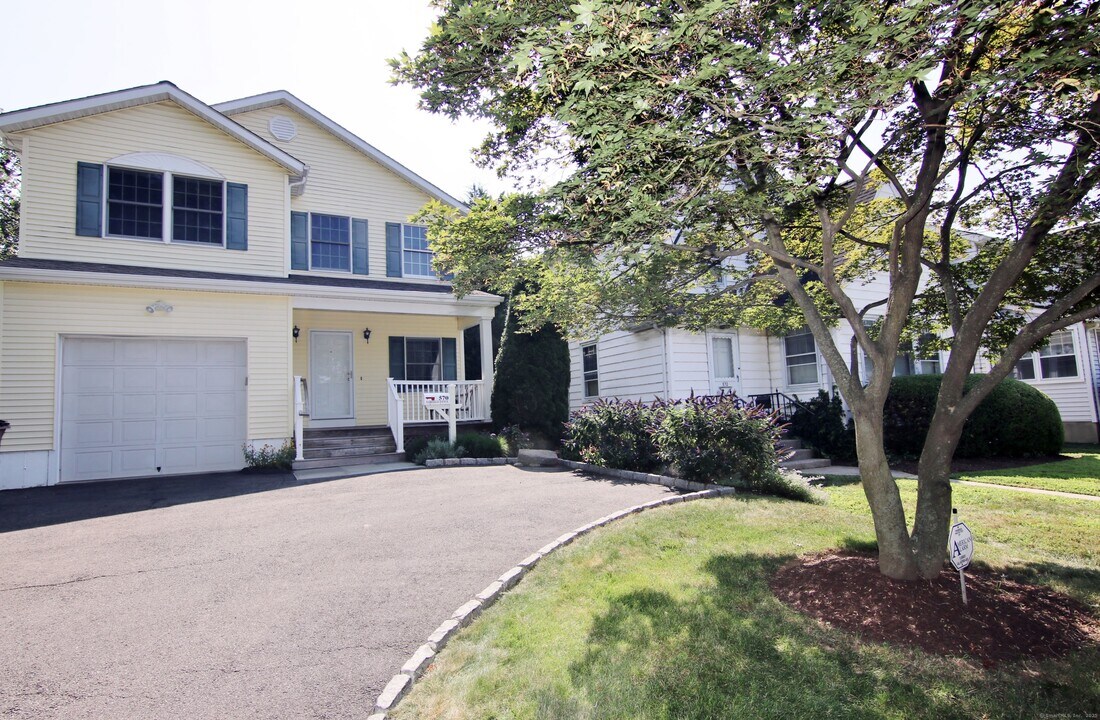 570 Fairfield Ave in Stamford, CT - Building Photo