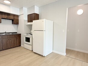 3503 Sandwich St. in Windsor, ON - Building Photo - Building Photo
