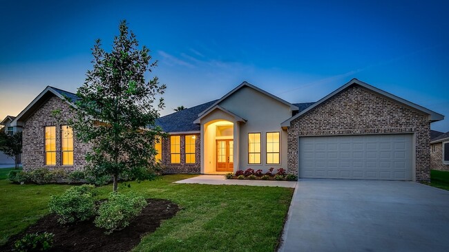 19 Naples Siding in Montgomery, TX - Building Photo - Building Photo