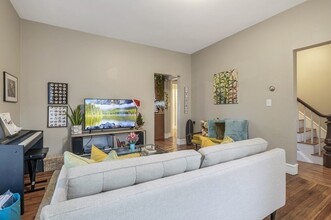 200 Banks St, Unit 1 in Cambridge, MA - Building Photo - Building Photo