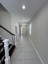 8265 Bayliss Ct in Alafaya, FL - Foto de edificio - Building Photo