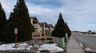 60 Beacon Dr, Unit A in East Wenatchee, WA - Building Photo