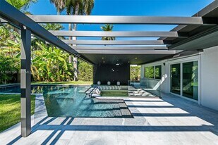 10618 NE 11th Ct in Miami Shores, FL - Building Photo