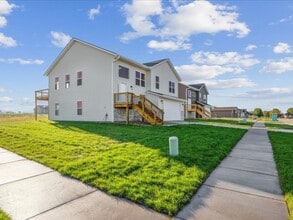 808 Windam Dr in Solon, IA - Building Photo - Building Photo