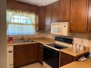 2300 Aster Way in Tallahassee, FL - Building Photo - Building Photo