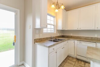 1225 Hampton Park Dr in High Point, NC - Building Photo - Building Photo