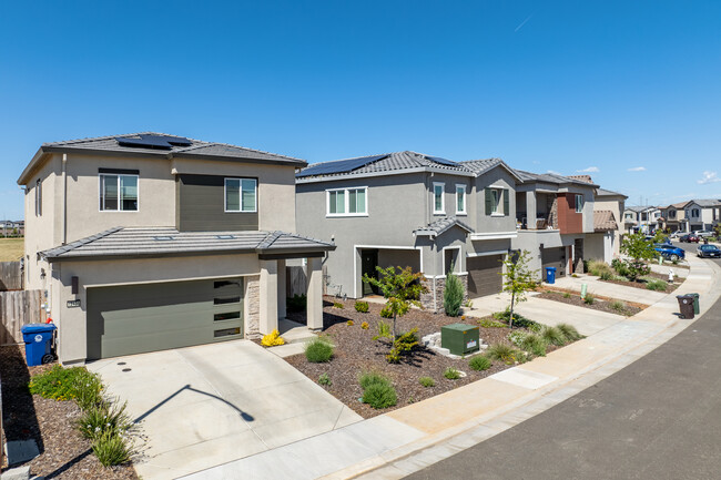 Springs at the Ranch in Rancho Cordova, CA - Foto de edificio - Building Photo