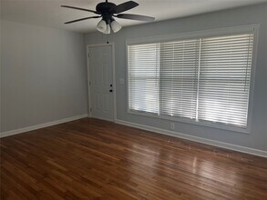 28896 Waller Gladish Rd in Waller, TX - Foto de edificio - Building Photo