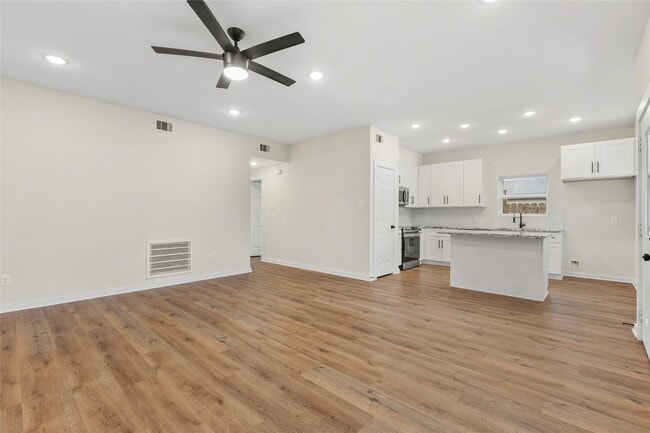 7709 St Louis St in Houston, TX - Foto de edificio - Building Photo