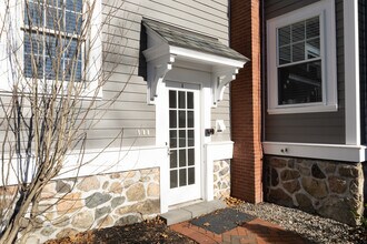 4 East St, Unit #3 in Danvers, MA - Foto de edificio - Building Photo