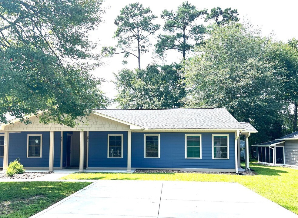 203 Fox Ln in Murrells Inlet, SC - Building Photo
