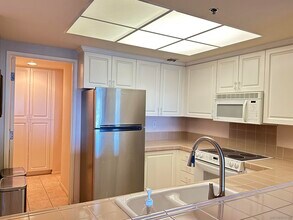 525 E Seaside Way, Unit 1607 in Long Beach, CA - Building Photo - Building Photo